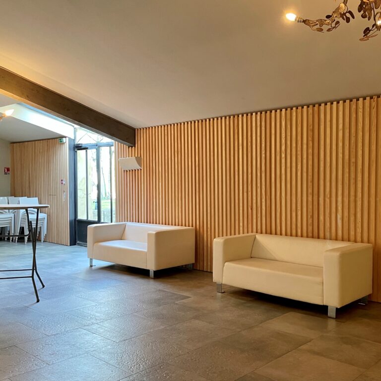 revêtement acoustique mural finition lattis bois